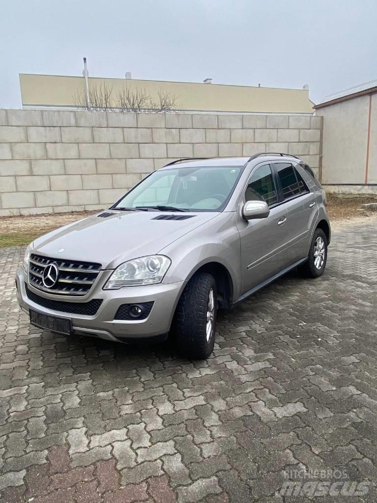 Mercedes-Benz ML 320 Avtomobili