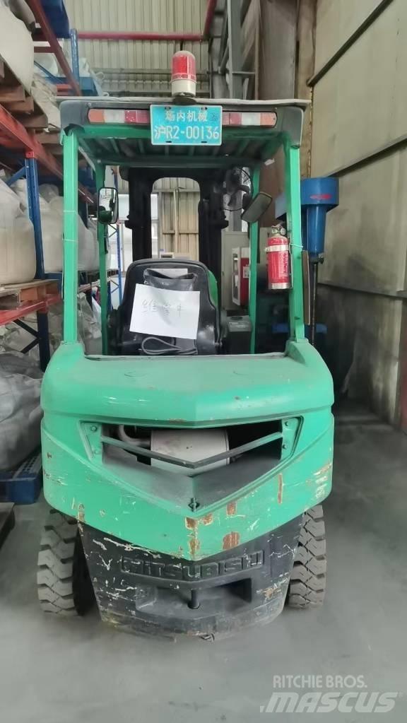 Mitsubishi FD 25 Dizelski viličarji