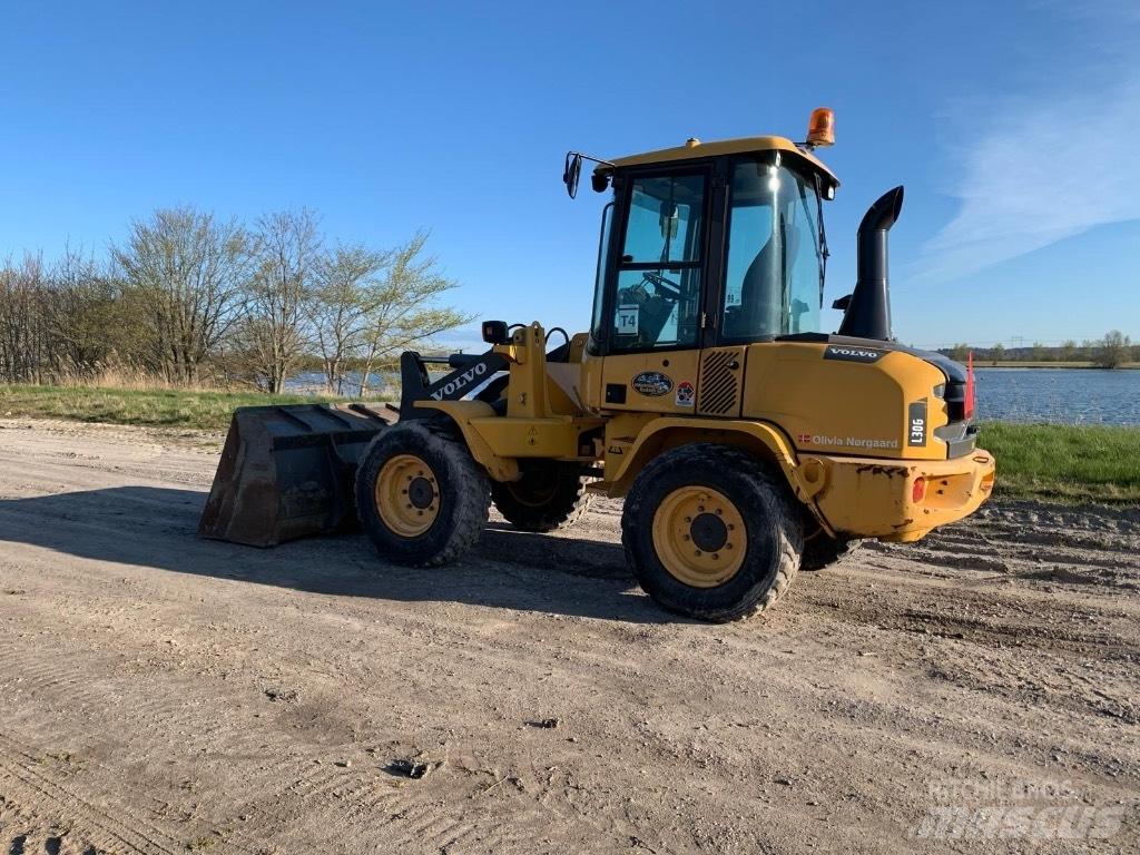 Volvo L 30 G Kolesni nakladalci