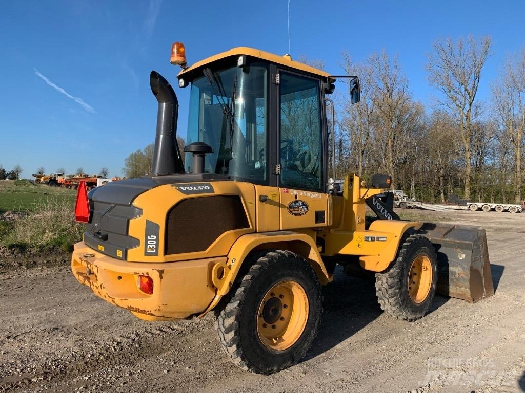 Volvo L 30 G Kolesni nakladalci
