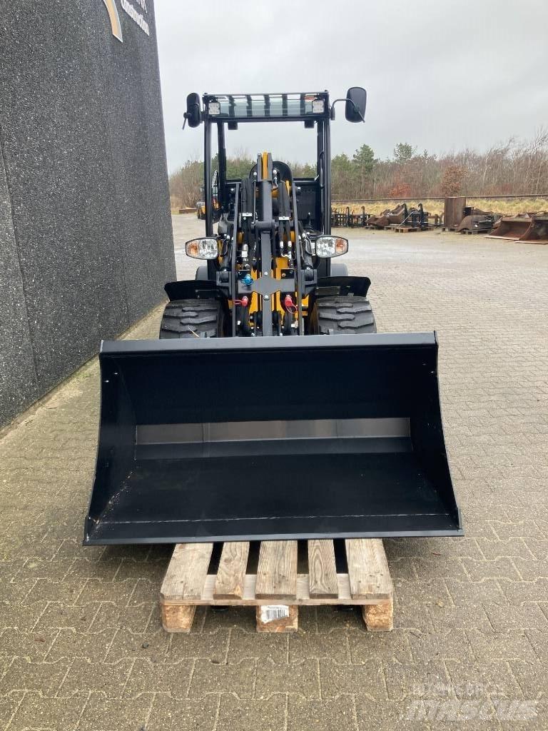 JCB 403 - Fabriksny Mini nakladalci