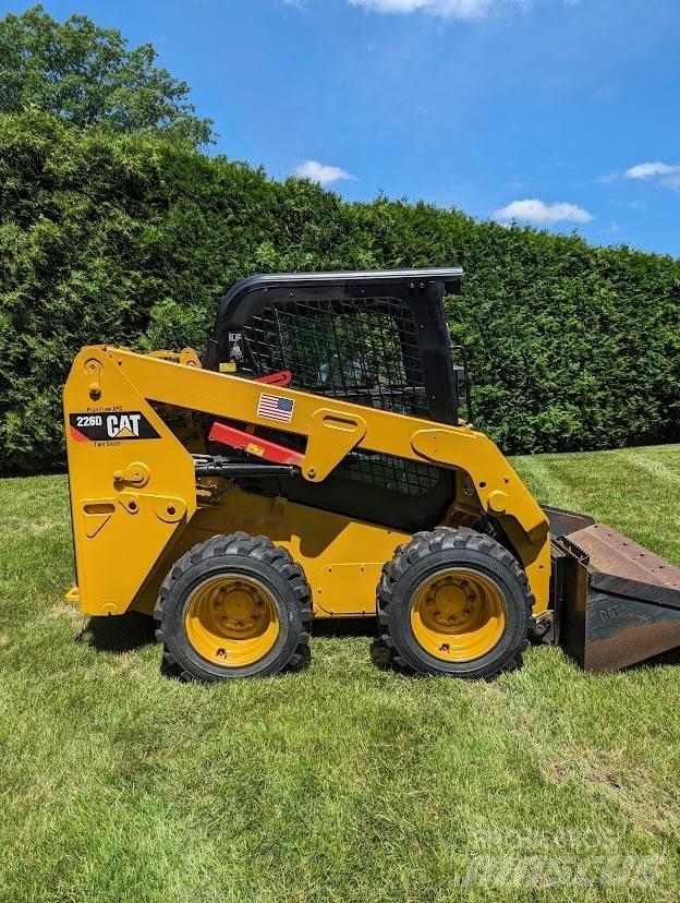 CAT 226 D Skid steer mini nakladalci