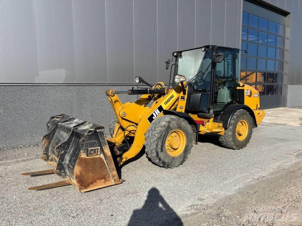 CAT 906 M Kolesni nakladalci