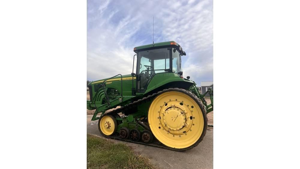 John Deere 8320 T Traktorji
