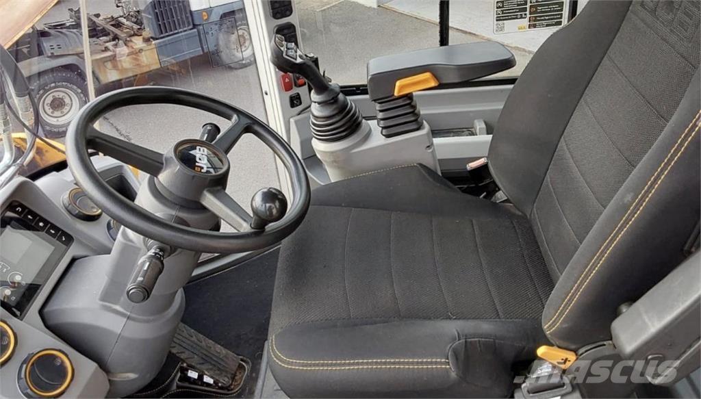 JCB 427 AGRI Kolesni nakladalci