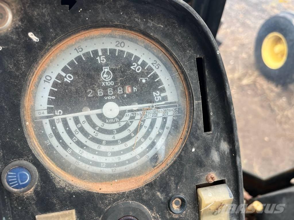 John Deere 4240 S Traktorji