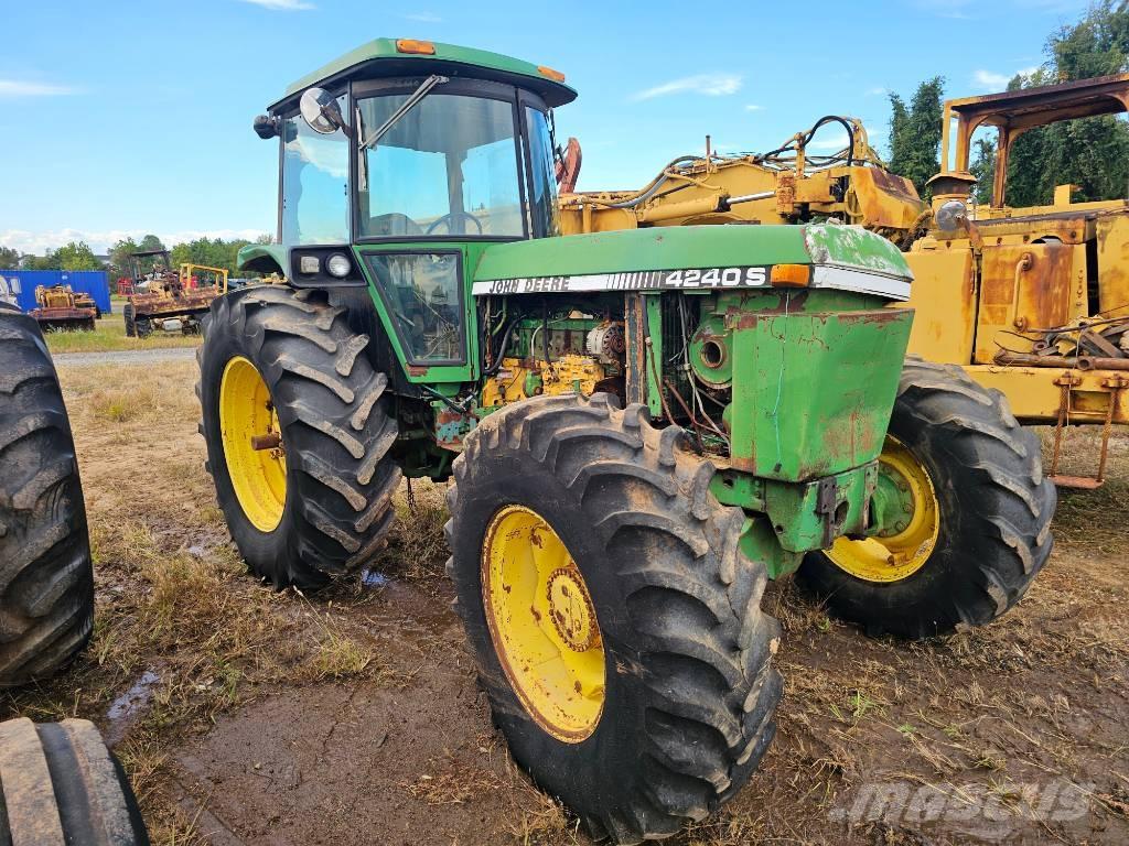 John Deere 4240 S Traktorji