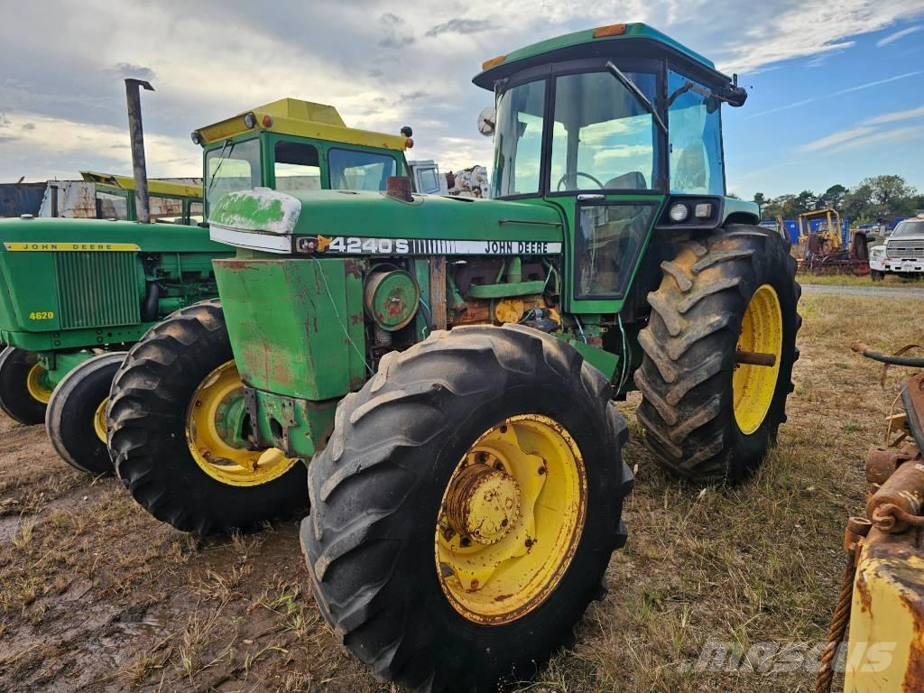 John Deere 4240 S Traktorji