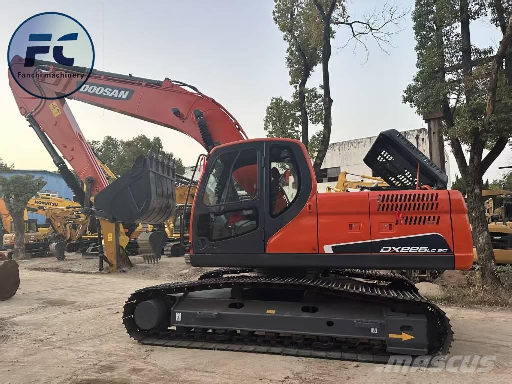 Doosan DX 225 LC Bagri goseničarji