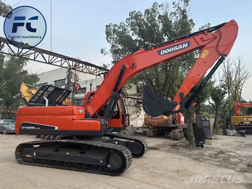 Doosan DX 225 LC Bagri goseničarji