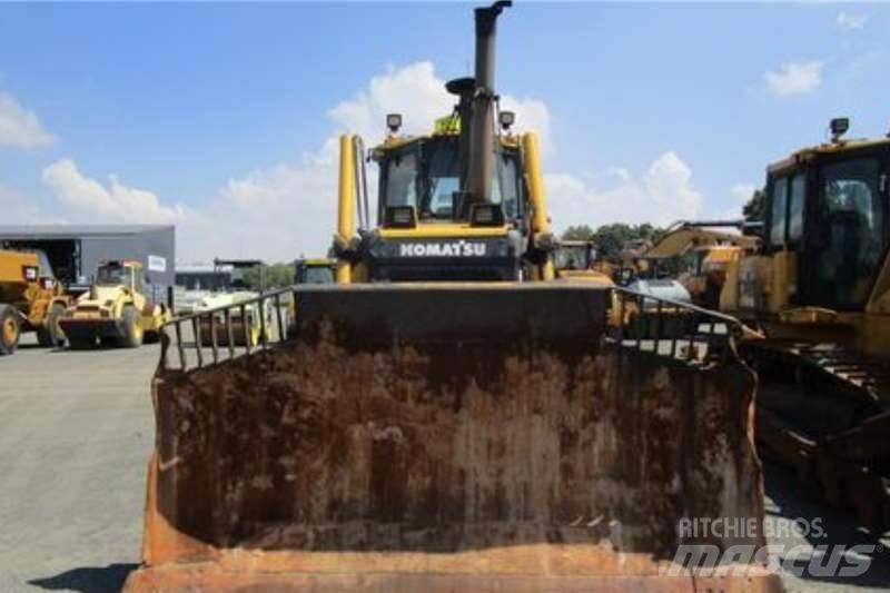 Komatsu D65 EX-16 Buldožerji goseničarji