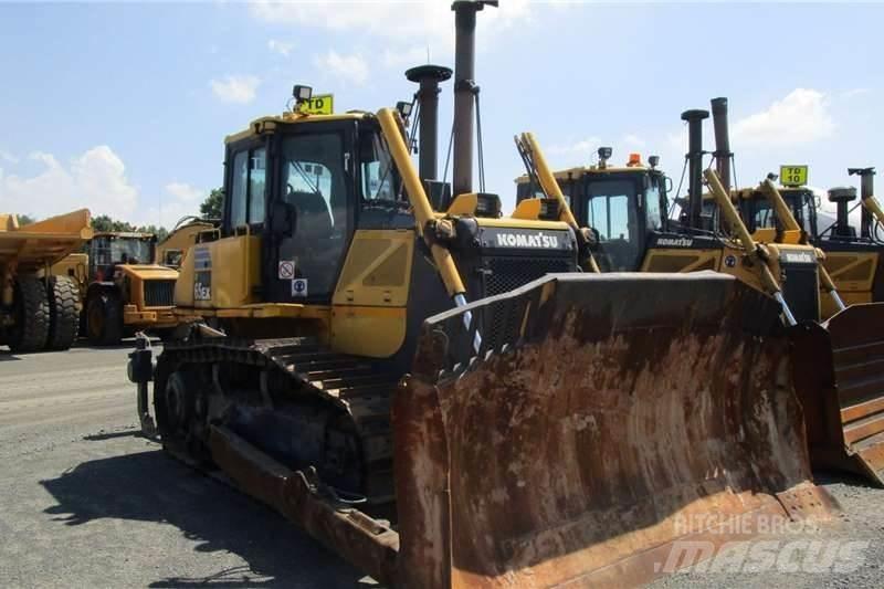 Komatsu D65 EX-16 Buldožerji goseničarji