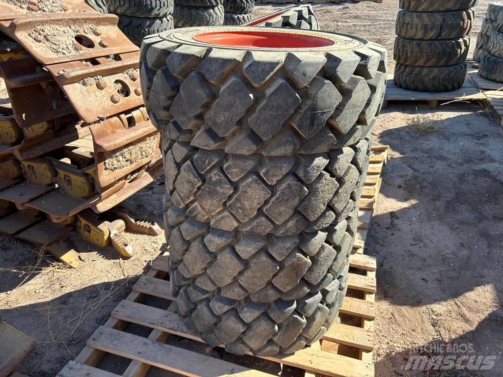 Bobcat 10x16.5 Tires Gume, kolesa in platišča