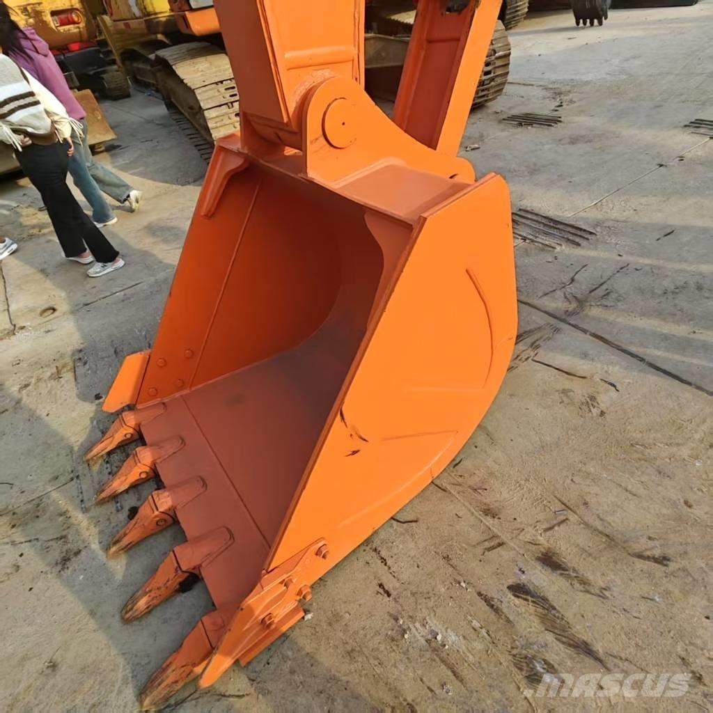 Hitachi ZX 210 Bagri goseničarji