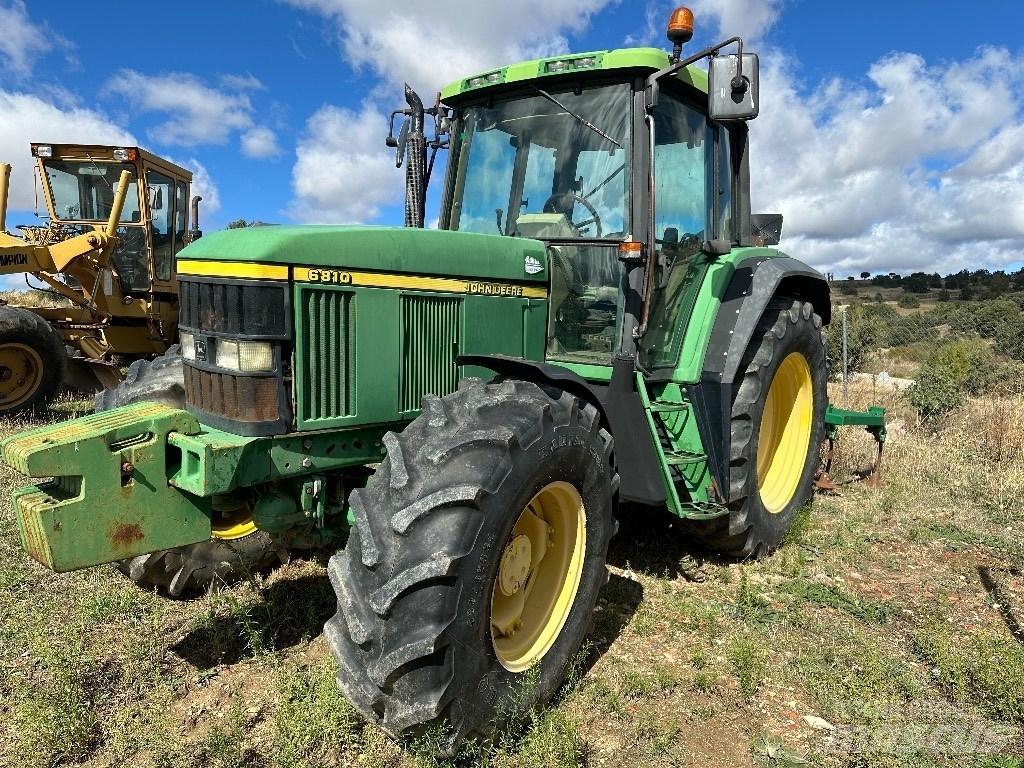 John Deere 6810 Traktorji