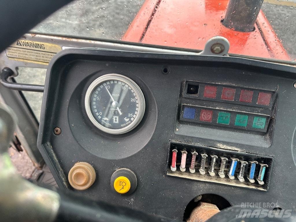 Massey Ferguson 690 Traktorji