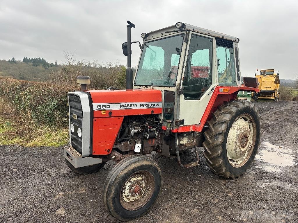 Massey Ferguson 690 Traktorji