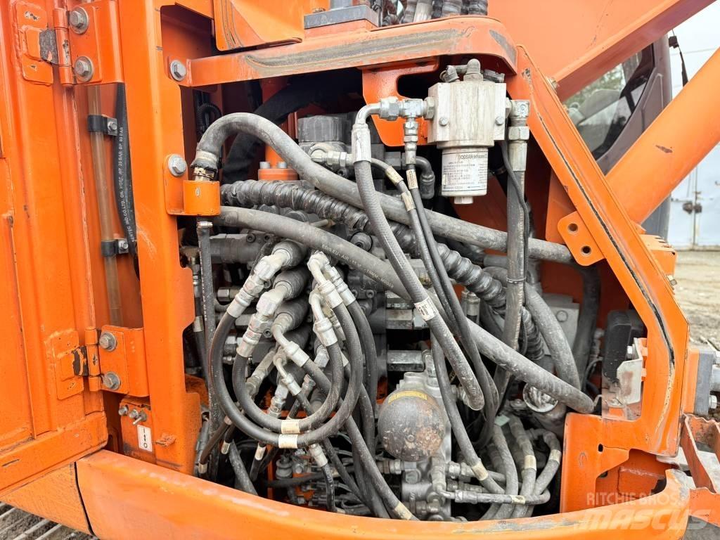 Doosan DX 140 LCR Bagri goseničarji