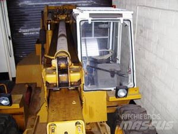 JCB 530B-4HL Terenski viličar