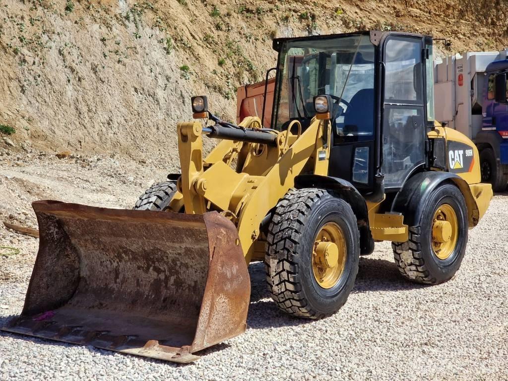 CAT 906 H NEW TIRES Kolesni nakladalci