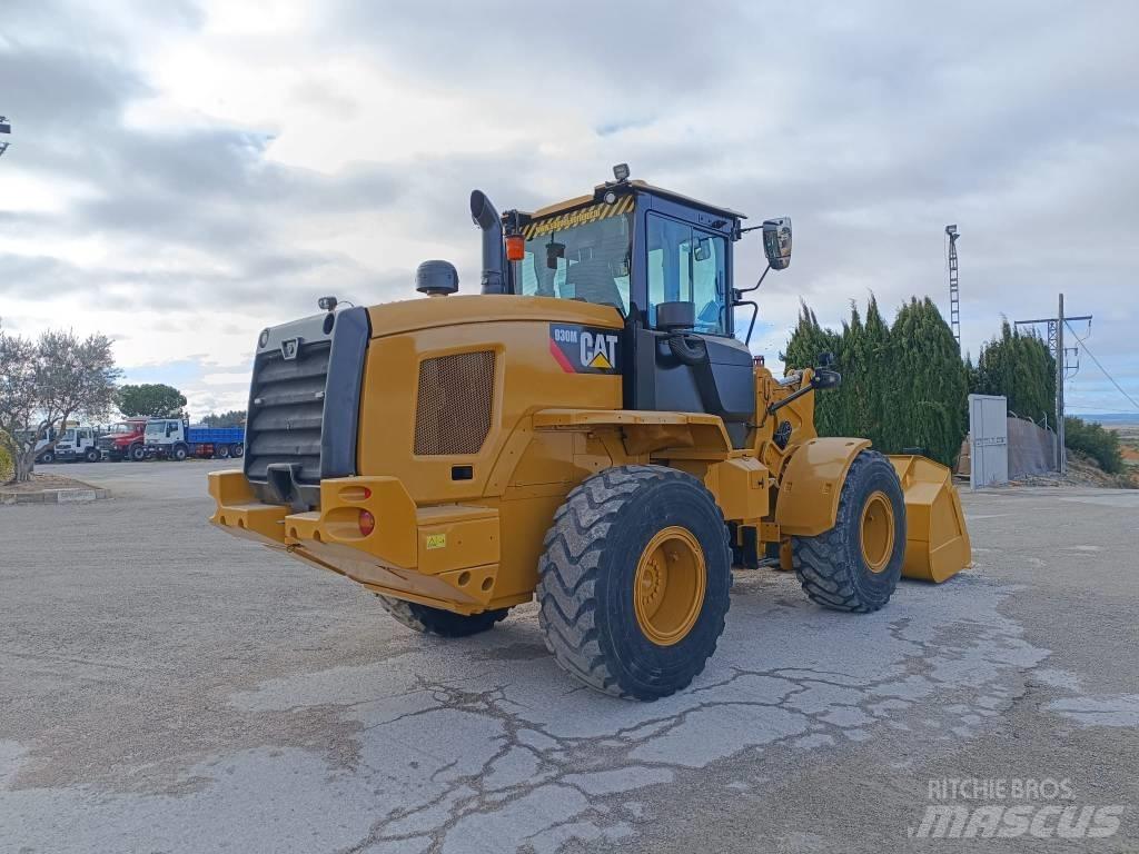 CAT 930M Kolesni nakladalci