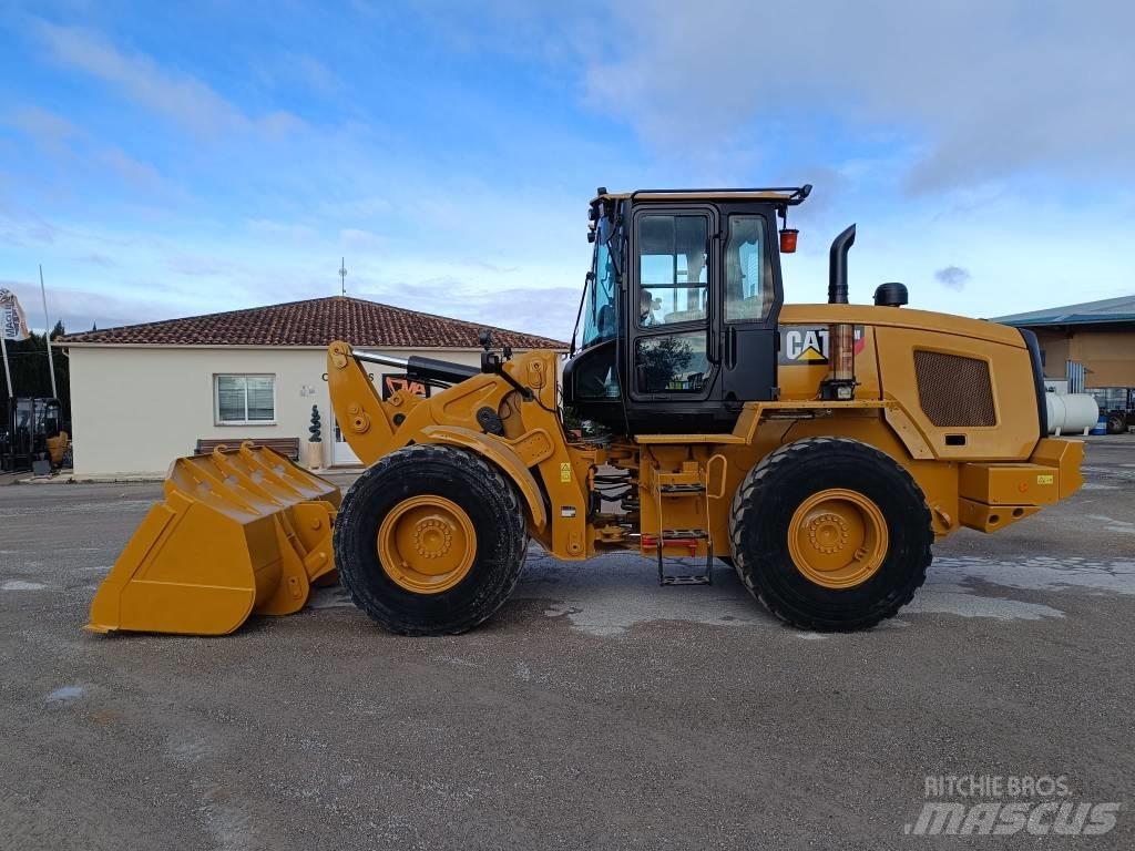 CAT 930M Kolesni nakladalci
