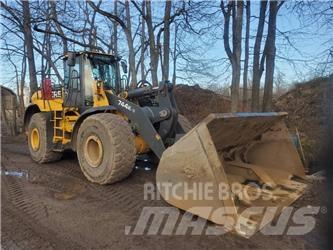 John Deere 744 K Kolesni nakladalci
