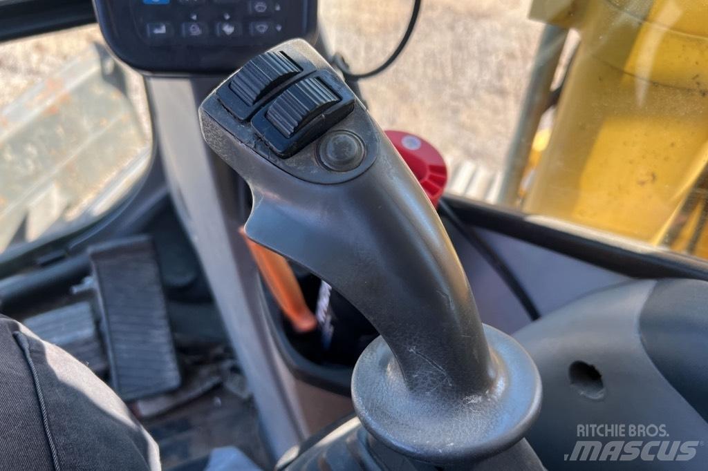 New Holland E 135 B Bagri goseničarji