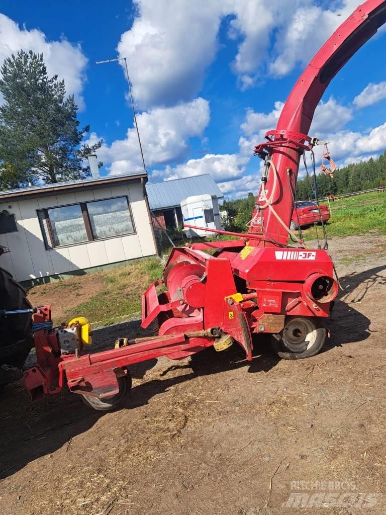 JF 850 Kombajni za krmo