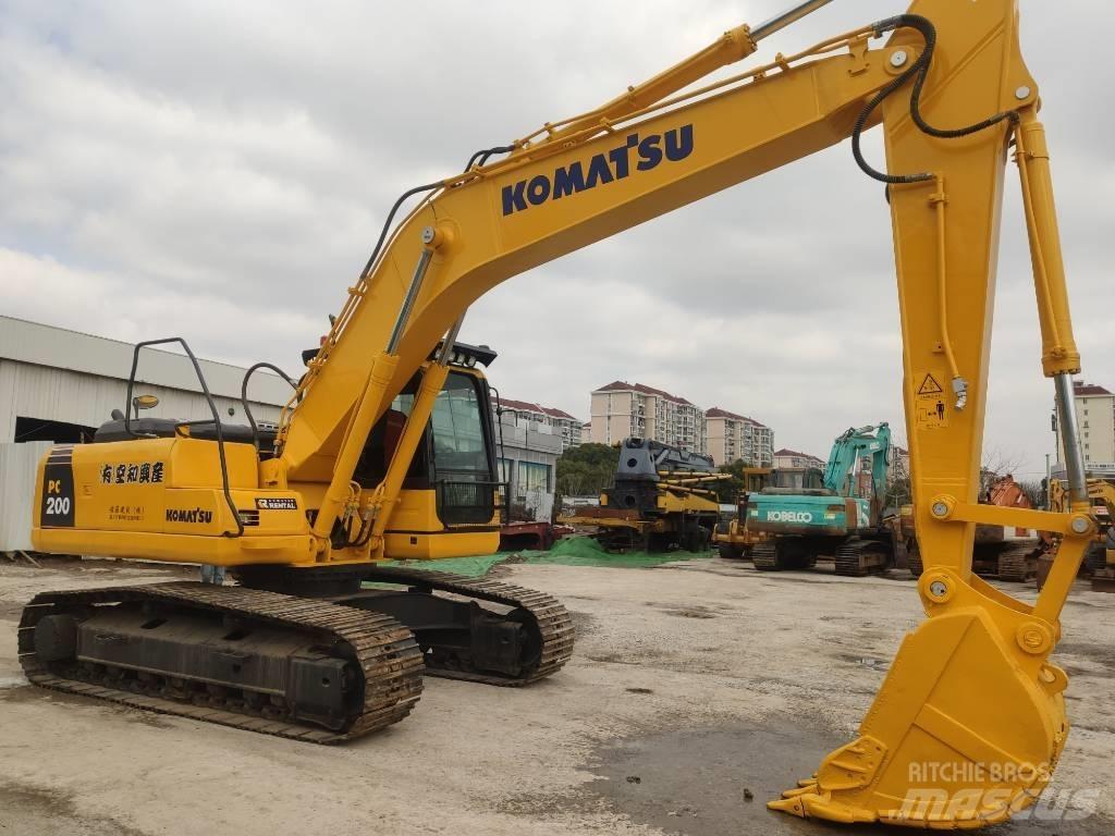 Komatsu PC 200-8 Midi bagri 7t – 12t