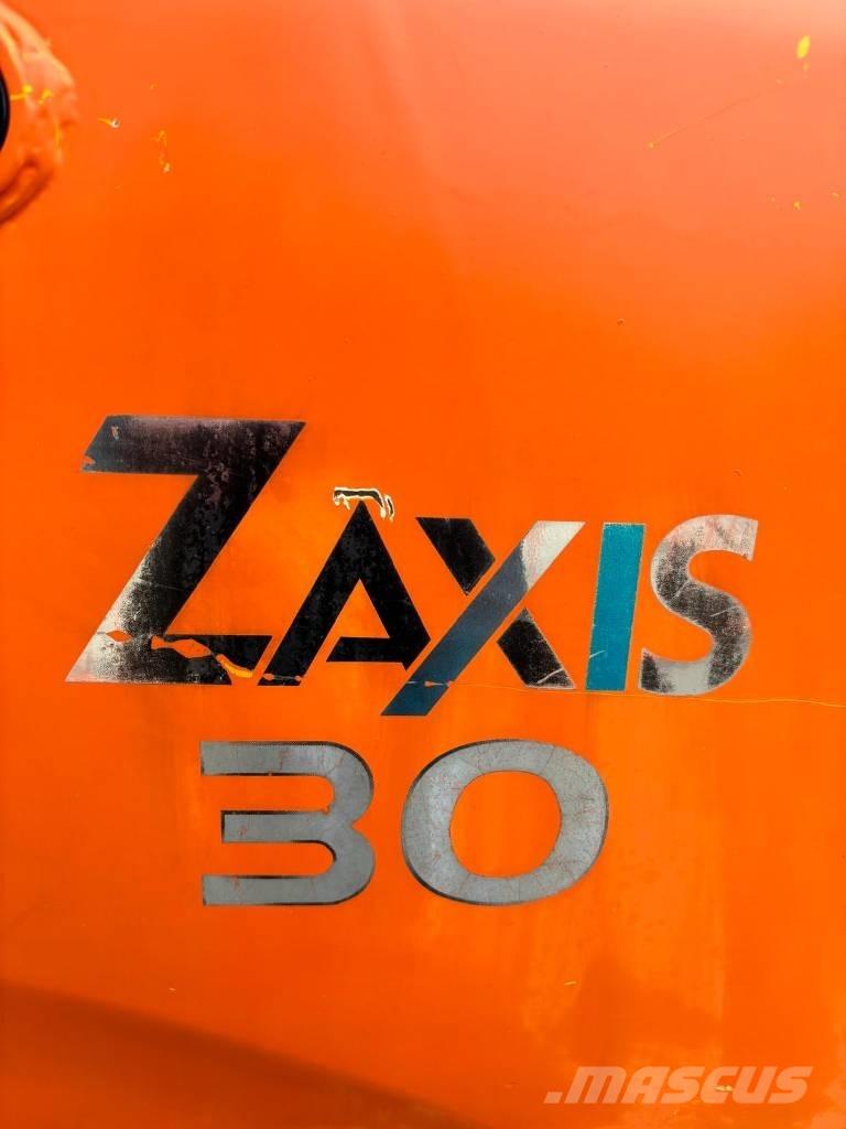 Hitachi ZX 30 Mini bagri <7t