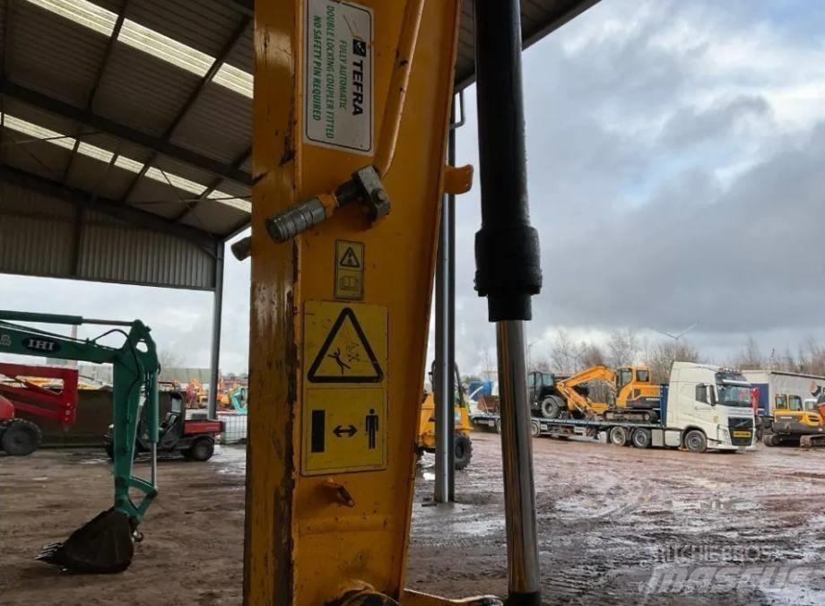 JCB JS 130 LC Bagri goseničarji