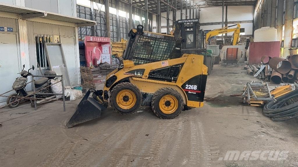 CAT 226 B Skid steer mini nakladalci
