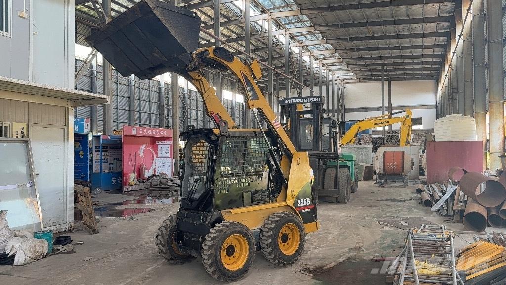 CAT 226 B Skid steer mini nakladalci