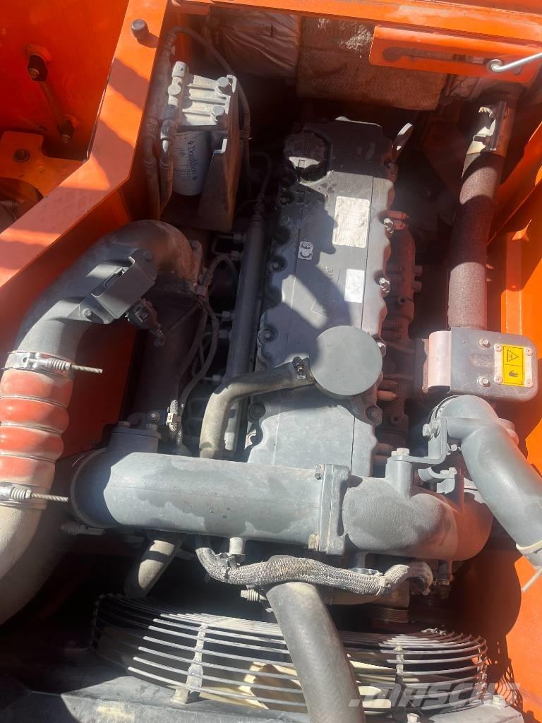Doosan 235 LCR Bagri goseničarji