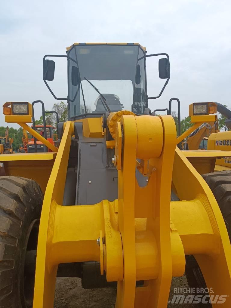Komatsu WA 380 Kolesni nakladalci