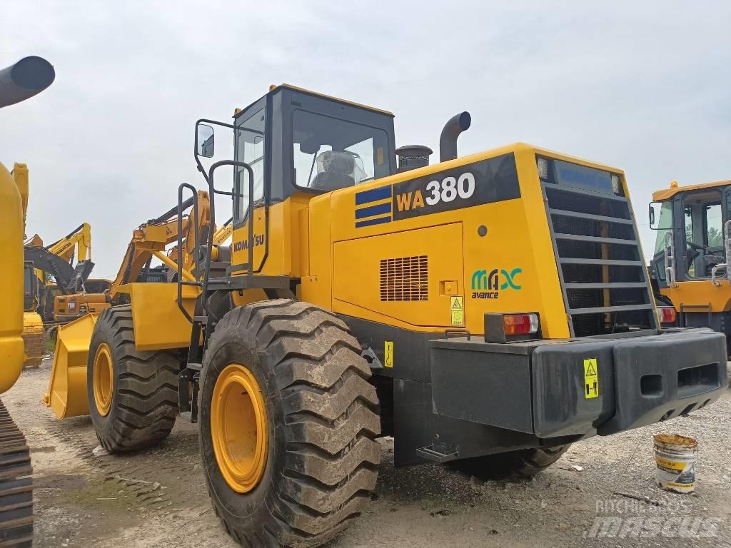 Komatsu WA 380 Kolesni nakladalci