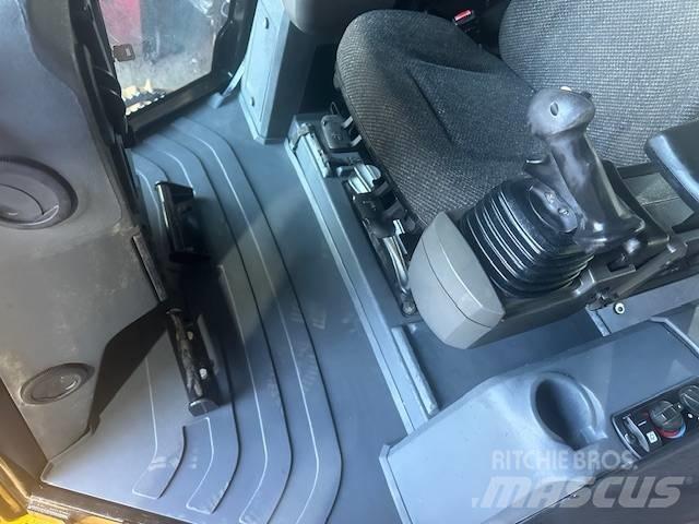 CAT D 5 Buldožerji goseničarji