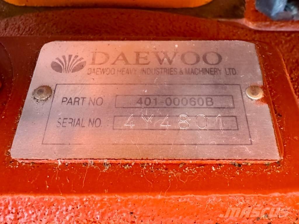 Doosan SOLAR 210W Bagri na kolesih