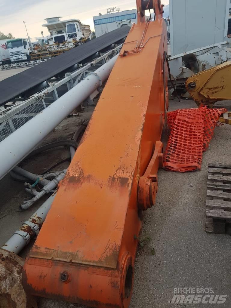 Hitachi EX700 Boom in dipper roke