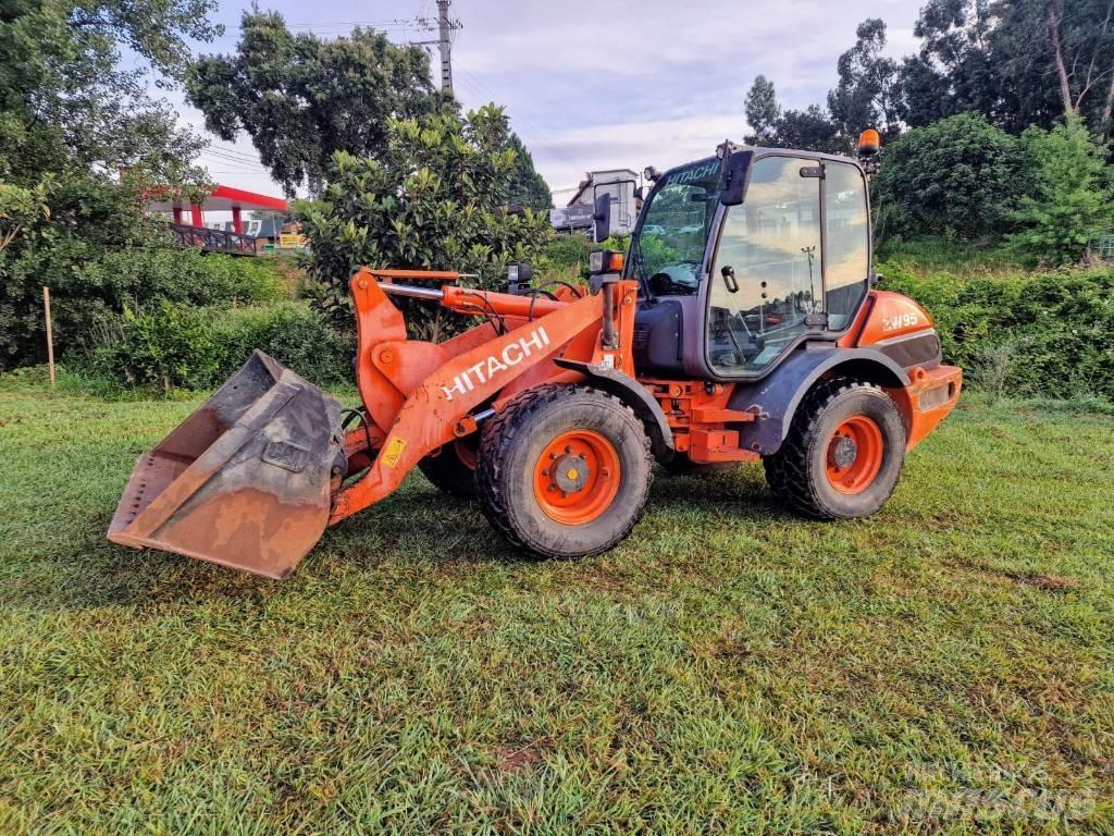 Hitachi ZW 95 Kolesni nakladalci