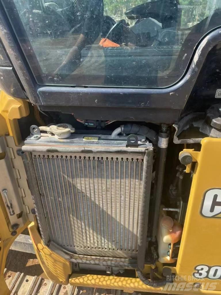 CAT 302 Mini bagri <7t