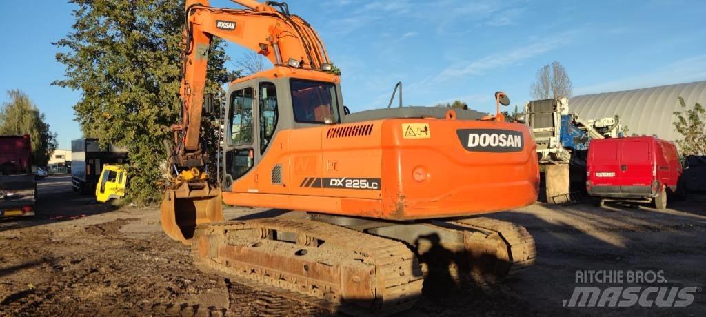 Doosan 225 LC Bagri goseničarji