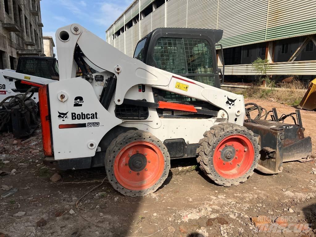 Bobcat S750 Skid steer mini nakladalci