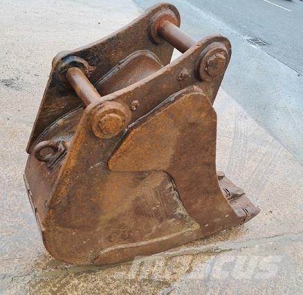  18 BUCKET, 60mm PINS Žlice