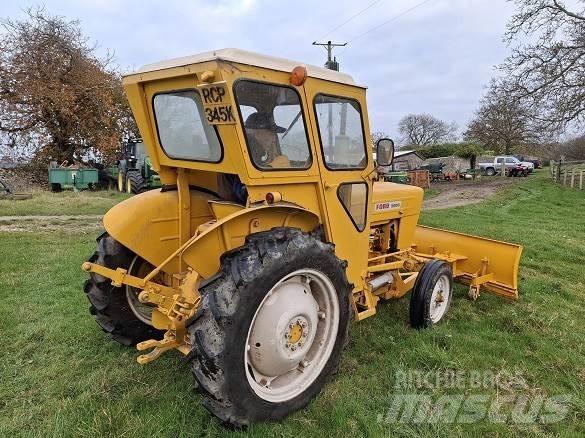 Ford 2000 TRACTOR Gradbeništvo - drugo