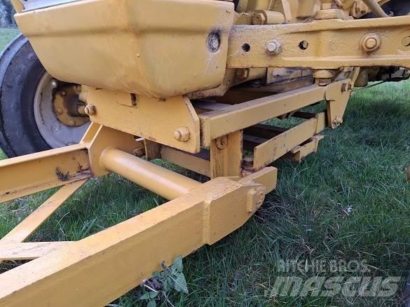 Ford 2000 TRACTOR Gradbeništvo - drugo