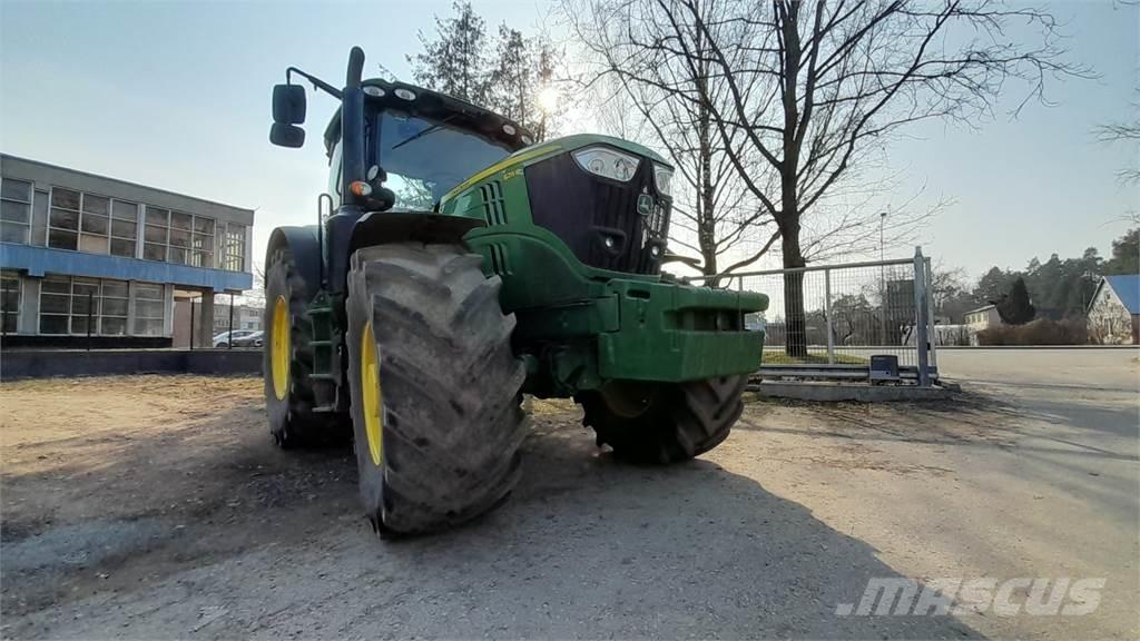 John Deere 6215R Traktorji