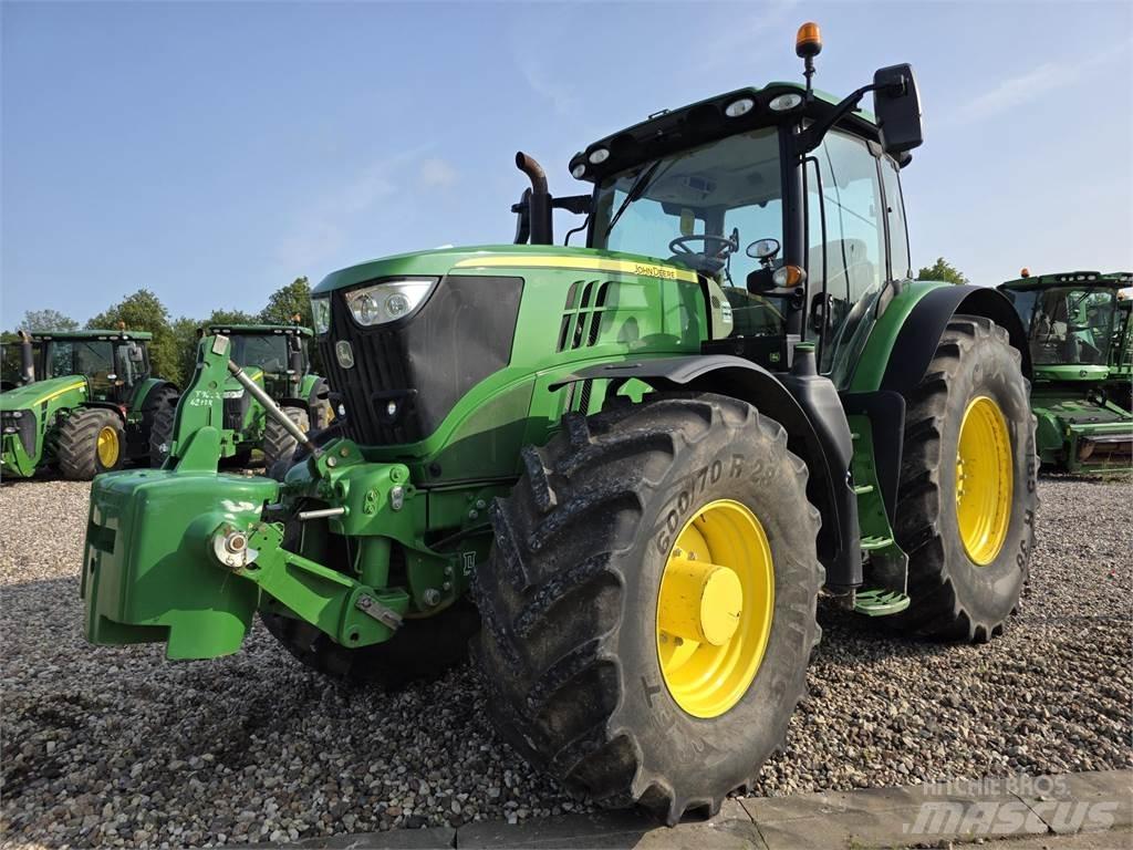 John Deere 6215R Traktorji