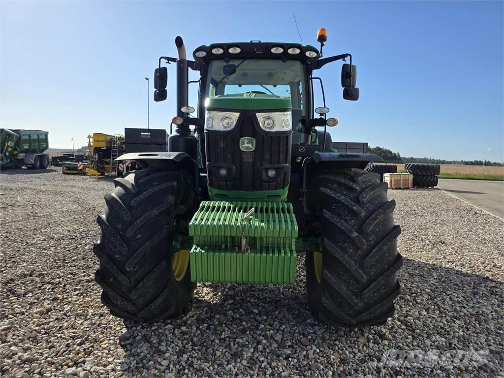 John Deere 6215R Traktorji